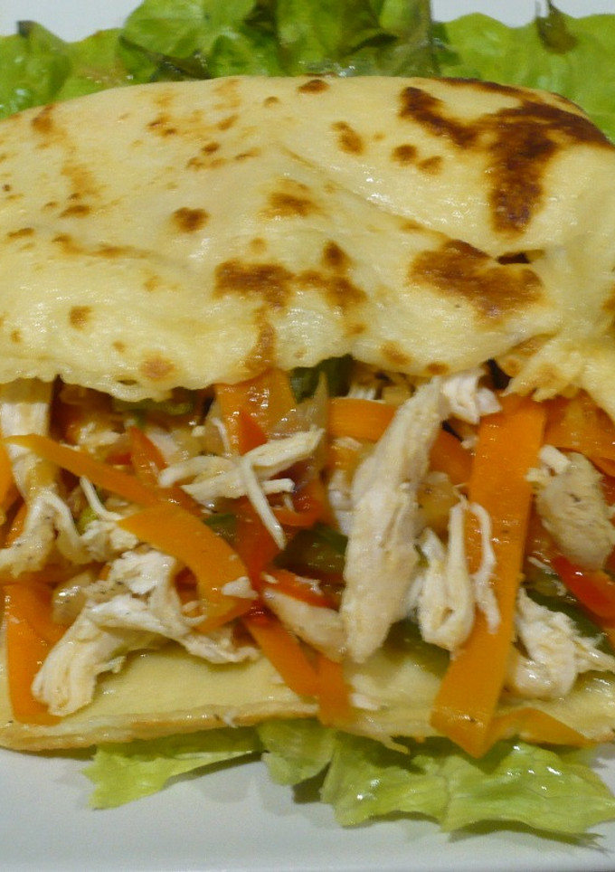 Una foto de Crepes de pollo con verduras