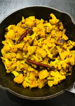 A picture of Fulgovi Aloo pan fry (Cauliflower & Potato fry).