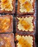 Torrijas de pan de molde con crema caramelizada