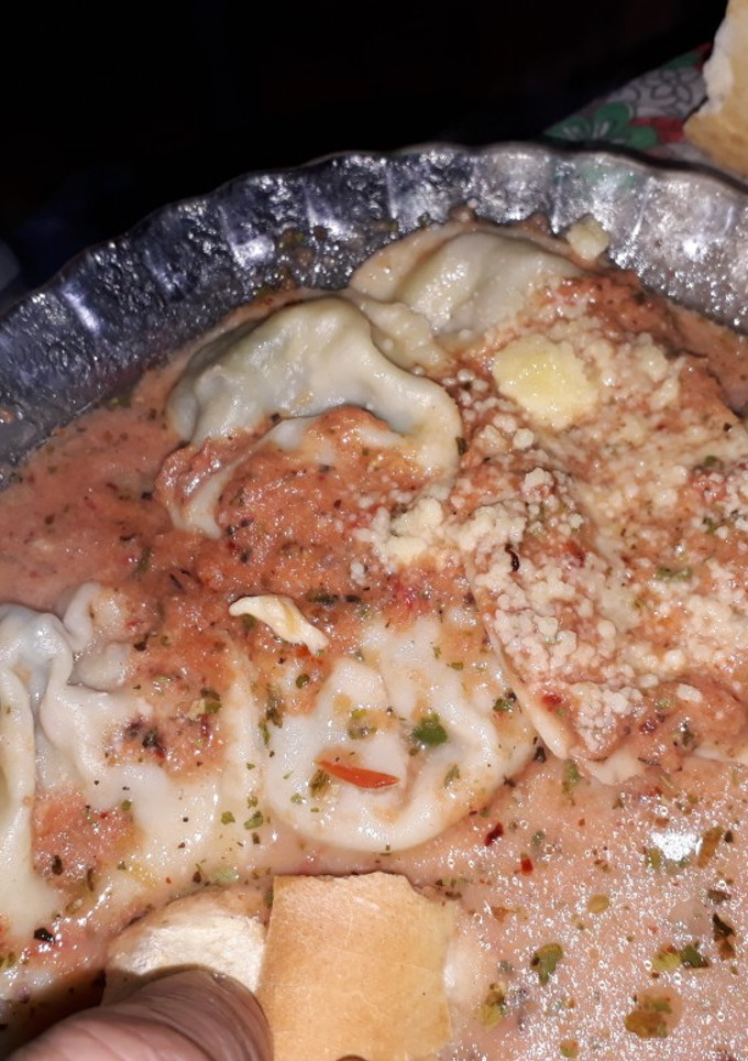Una foto de Sorrentinos(mil rellenos) con salsa rosa