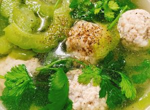 Hình của món Canh khổ qua thịt bằm.