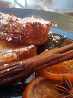 Una foto de Torrijas con nata