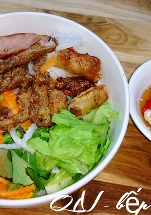 A picture of Mixed Grilled Pork Vermicelli Bowl (Bún Thịt Nướng Thập Cẩm).