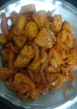 मसाला इडली फ्राई (masala idli fry recipe in Hindi) रेसिपी मुख्य फोटो