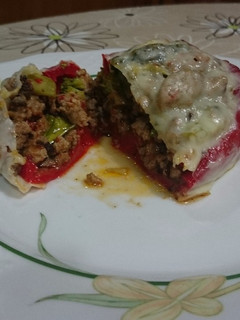 Una foto de Pimientos rellenos con brócoli