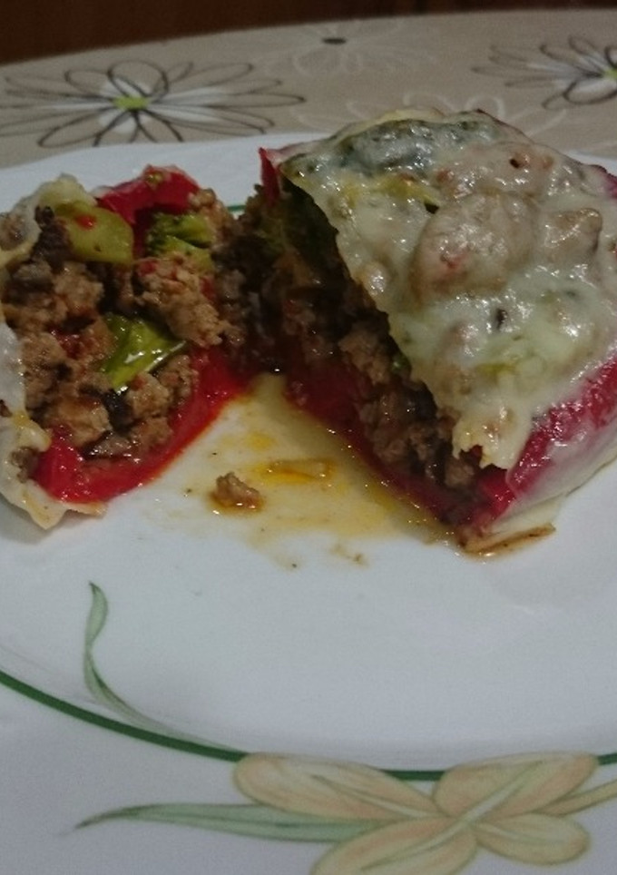 Una foto de Pimientos rellenos con brócoli
