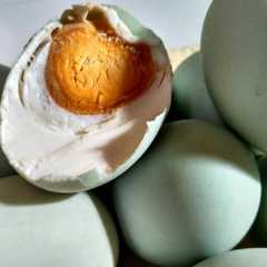 รูปของ Telor bebek asin.. Ennaakkk, gurih, dan ga ribet
