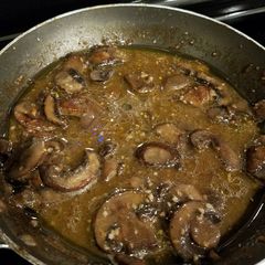 A picture of Sauteed mushrooms.