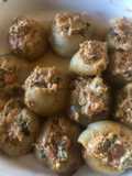 Cebollas rellenas de queso crema, tocino y más