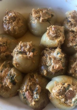 Una foto de Cebollas rellenas de queso crema, tocino y más
