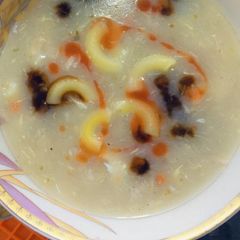 A picture of Mac chicken soup.