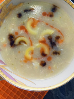 A picture of Mac chicken soup.