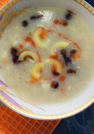 A picture of Mac chicken soup.