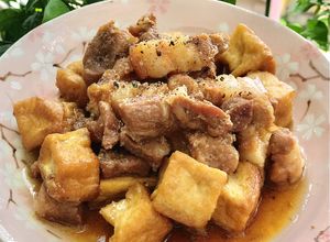 Hình của món Thịt kho đậu hũ.