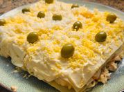 Una foto de lasagna fría