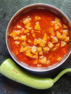 દૂધી બટાકા નું શાક (Dudhi Bataka Shak Recipe In Gujarati) રેસીપી મુખ્ય ફોટો