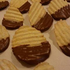 A picture of Chocolate Dipped Potato Chips.