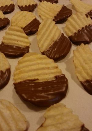 A picture of Chocolate Dipped Potato Chips.