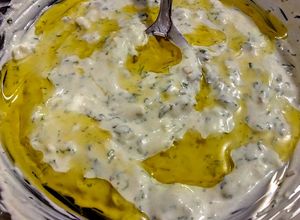 Una foto de SALSA De Cilantro y Queso con toque de Aceite de Oliva...!