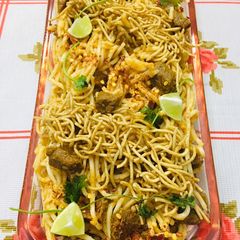 A picture of Beef Fried Khausoy(burmese dish).