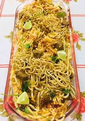 A picture of Beef Fried Khausoy(burmese dish).