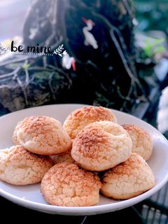 Hình của món Bánh su kem vỏ giòn nhân trà sữa - Choux au craquelin.