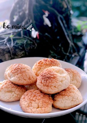 Hình của món Bánh su kem vỏ giòn nhân trà sữa - Choux au craquelin.