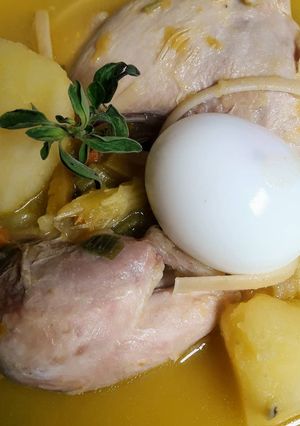 Una foto de Sopa de Pollo con verduras🇵🇪