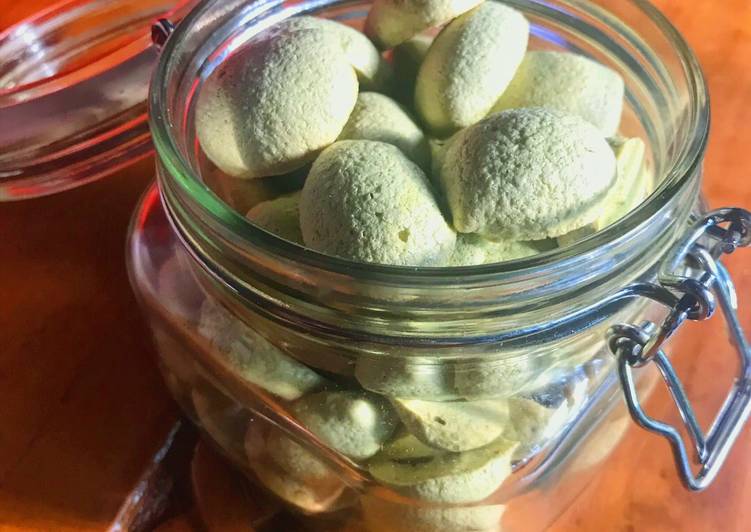 Greentea Meringue Cookies