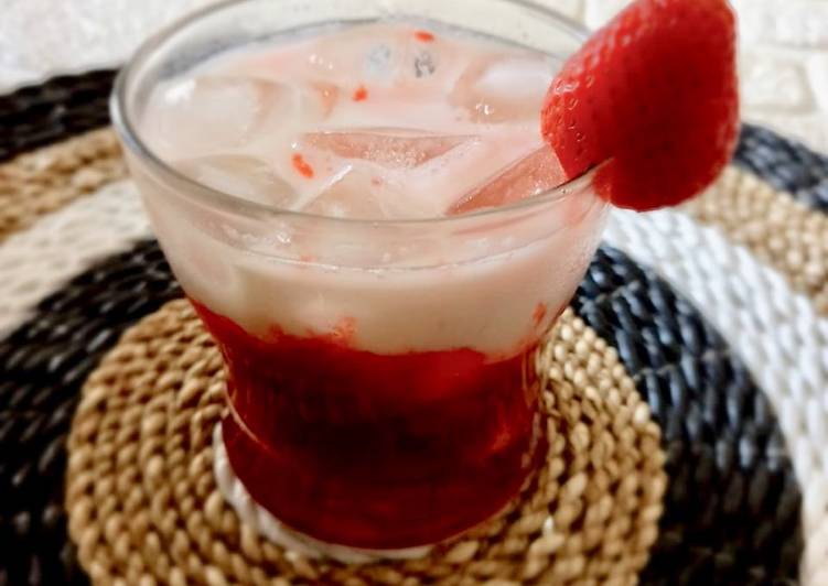 Langkah Mudah untuk Membuat Korean strawberry milk 🍓 yang Menggugah Selera