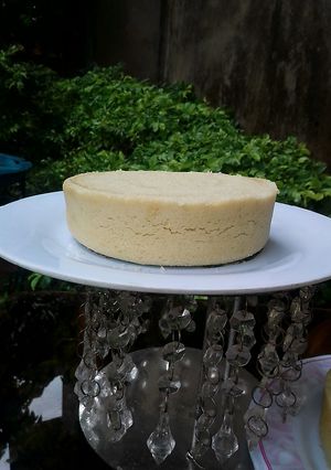 A picture of Simple steamed vanilla cake.