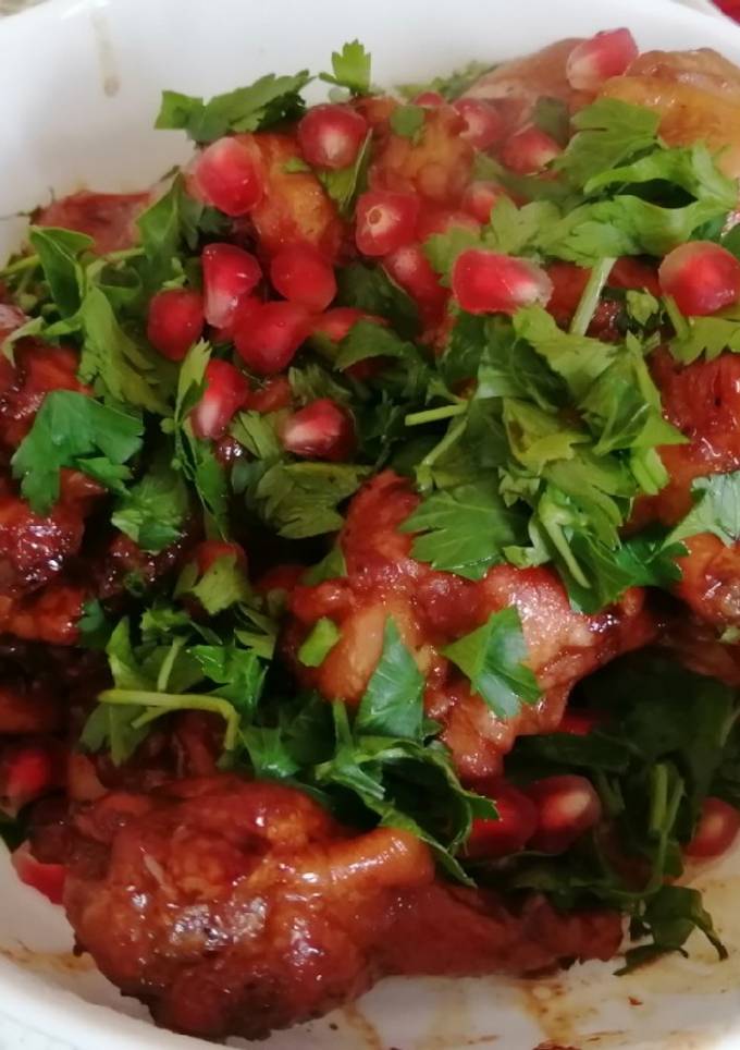Курячі крильця у соєвому соусі з гранатом та зеленню 🍗