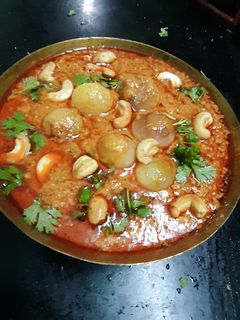 આખી ડુંગળી નુ શાક(akhi dungri nu shaak recipe in gujarati) રેસીપી મુખ્ય ફોટો