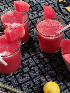 तरबूज का जूस (Tarbooj ka juice recipe in hindi) रेसिपी मुख्य फोटो