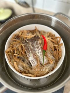 Hình của món Cá Chẽm Hấp Kim Châm Xì Dầu.