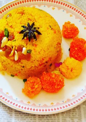 A picture of Basanti polau (yellow rice).