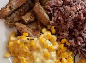O poză a rețetei Carne pe grill cu orez violet și porumb & cașcaval. Inspirație Coreeană.