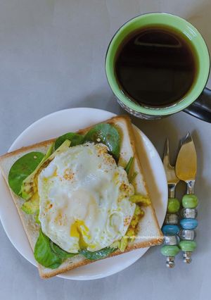 A picture of Avocado-Egg Sandwich.