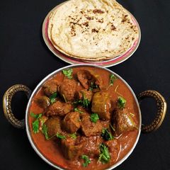 A picture of Spicy Soyabean Parwal Gravy.