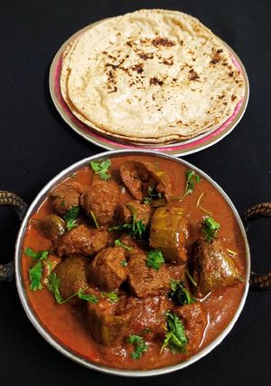 A picture of Spicy Soyabean Parwal Gravy.