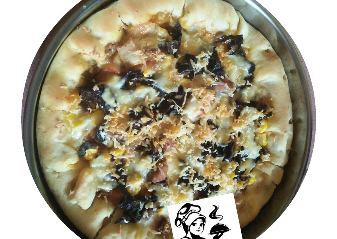 Mozzarella mushroom spicy beef pizza