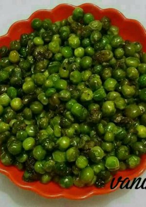 A picture of Chatpati matar (green peas).