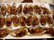A picture of garlic butter mussels