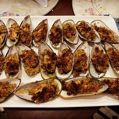A picture of Roasted Mussels with Garlic-Butter Crumbs.