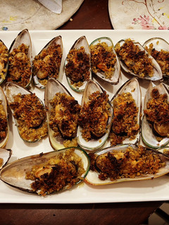 A picture of Roasted Mussels with Garlic-Butter Crumbs.