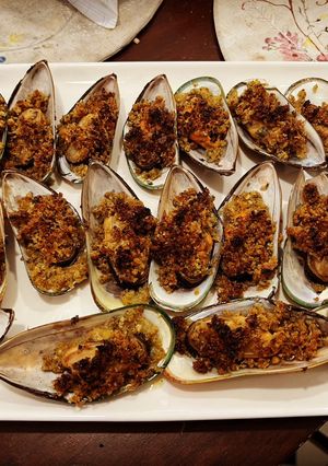 A picture of Roasted Mussels with Garlic-Butter Crumbs.
