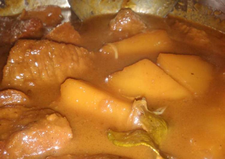 Semur daging campur kentang