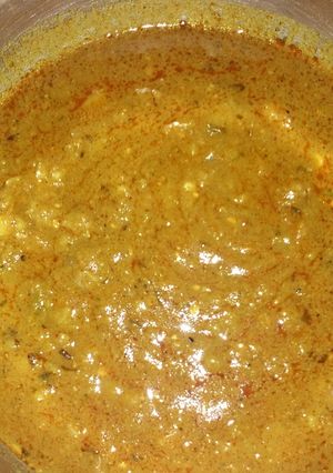 A picture of Aloo matar gravy.