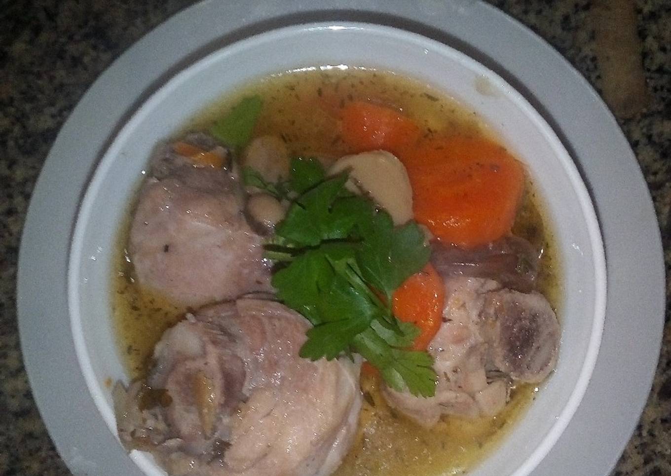 Pollo con champiñones y zanahorias