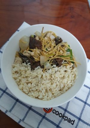 รูปของ อกไก่ผัดขิง